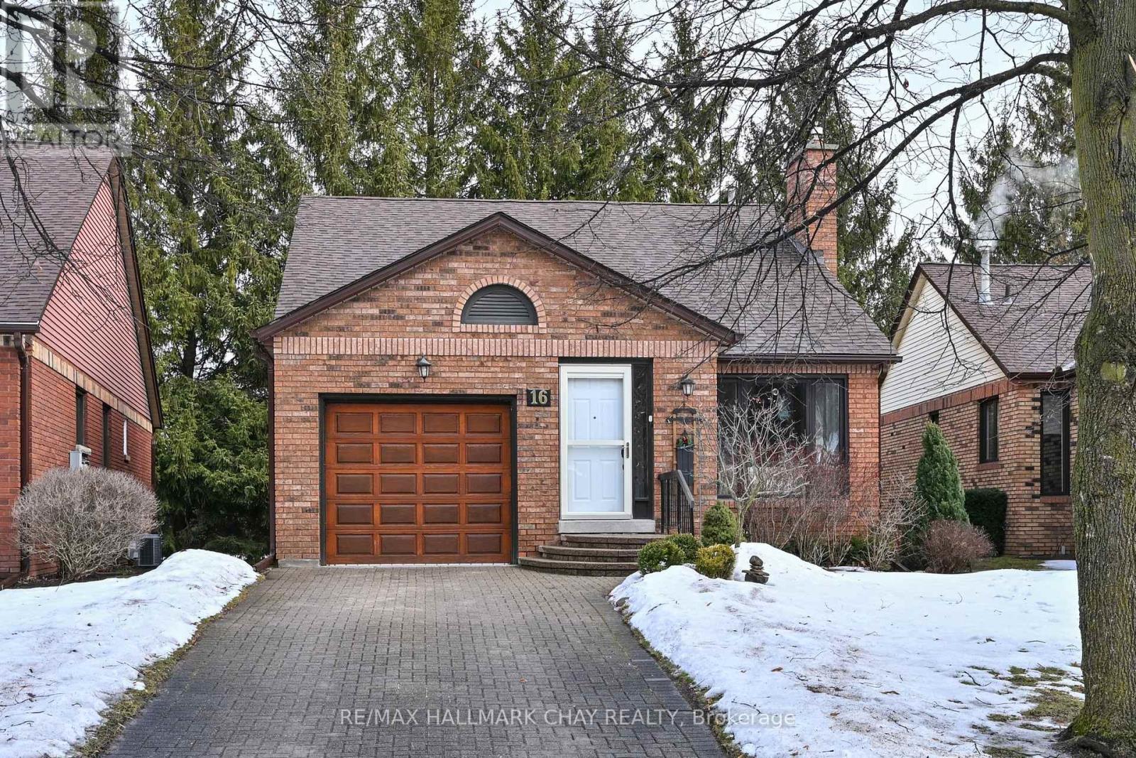 16 GREEN BRIAR ROAD, New Tecumseth, Ontario