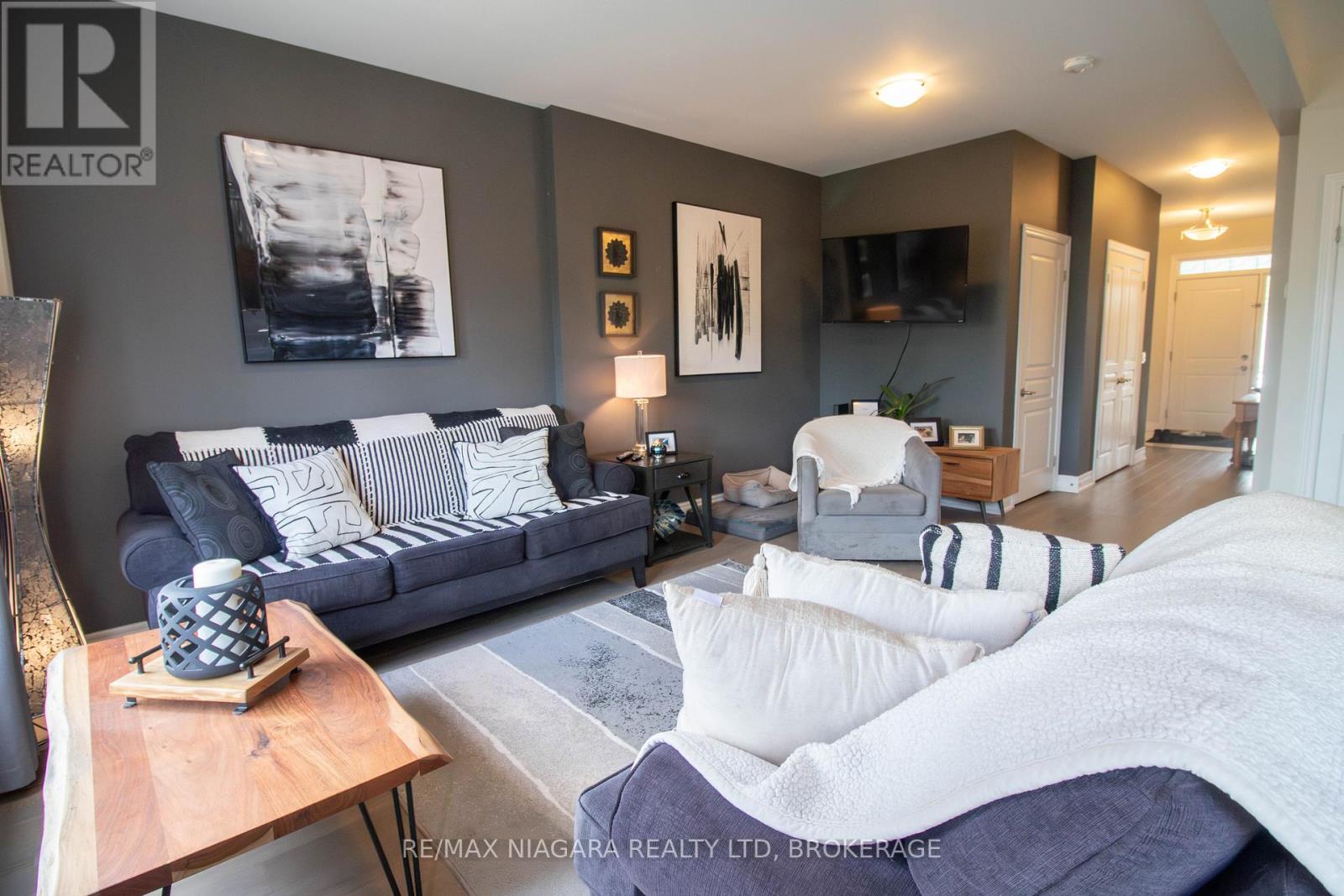 Main - 24 Manhattan Court, St. Catharines (Haig), Ontario  L2R 0B8 - Photo 10 - X12700518