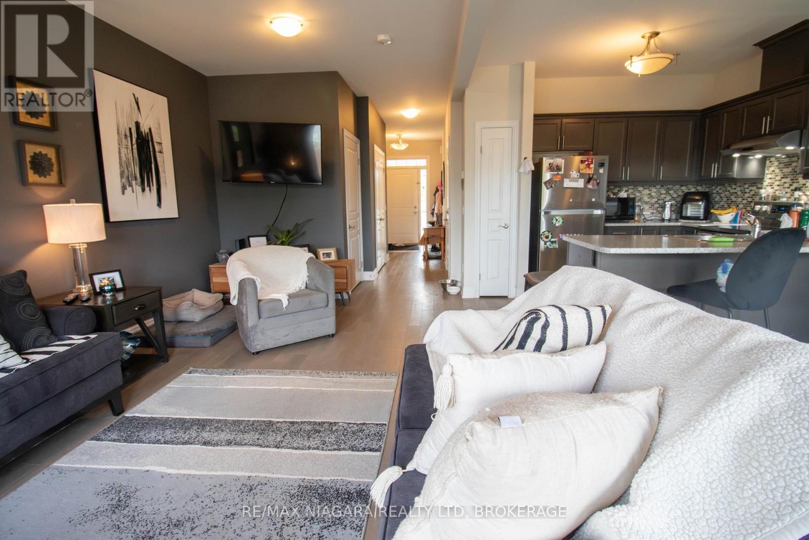 Main - 24 Manhattan Court, St. Catharines (Haig), Ontario  L2R 0B8 - Photo 13 - X12700518