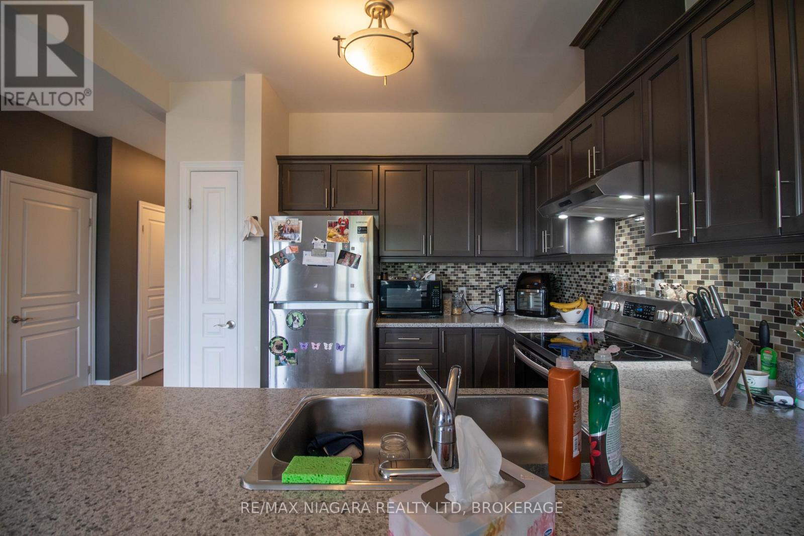 Main - 24 Manhattan Court, St. Catharines (Haig), Ontario  L2R 0B8 - Photo 14 - X12700518