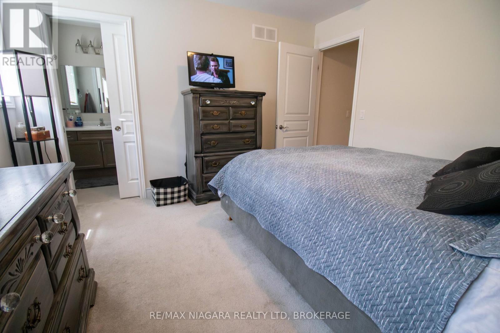 Main - 24 Manhattan Court, St. Catharines (Haig), Ontario  L2R 0B8 - Photo 22 - X12700518