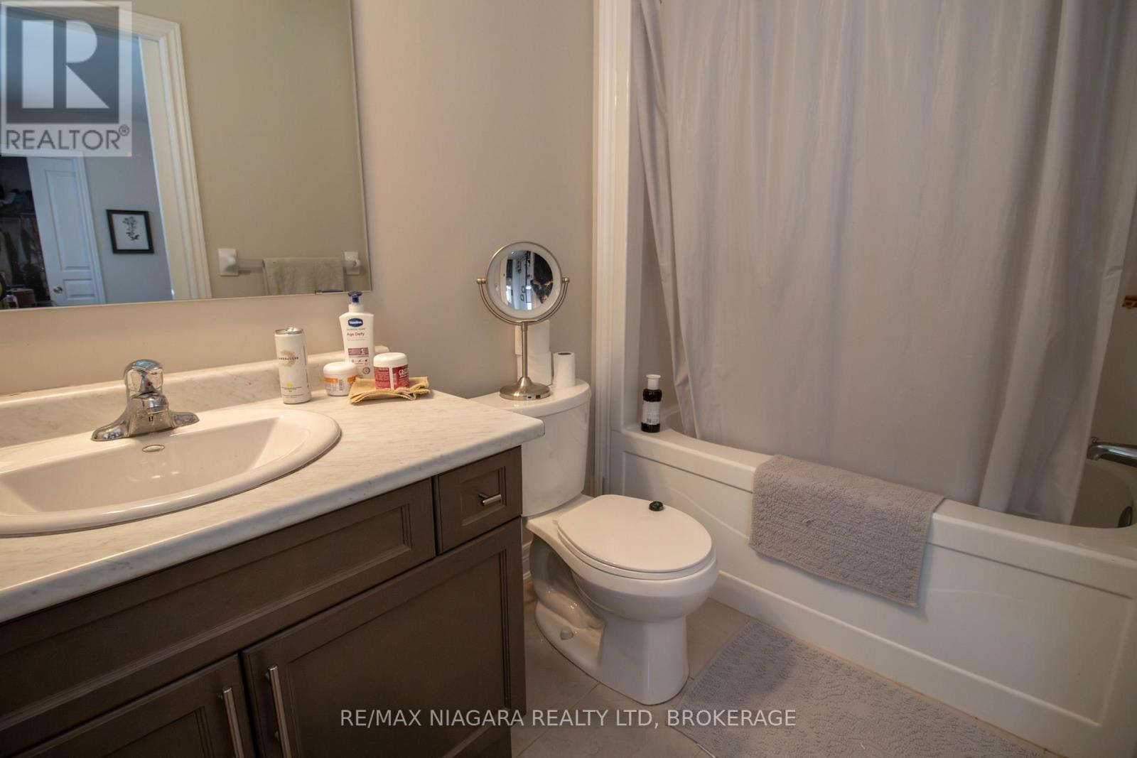 Main - 24 Manhattan Court, St. Catharines (Haig), Ontario  L2R 0B8 - Photo 24 - X12700518