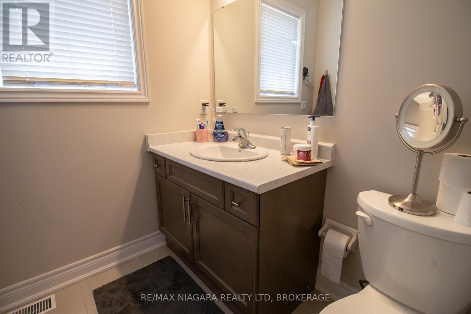 Main - 24 Manhattan Court, St. Catharines (Haig), Ontario  L2R 0B8 - Photo 25 - X12700518