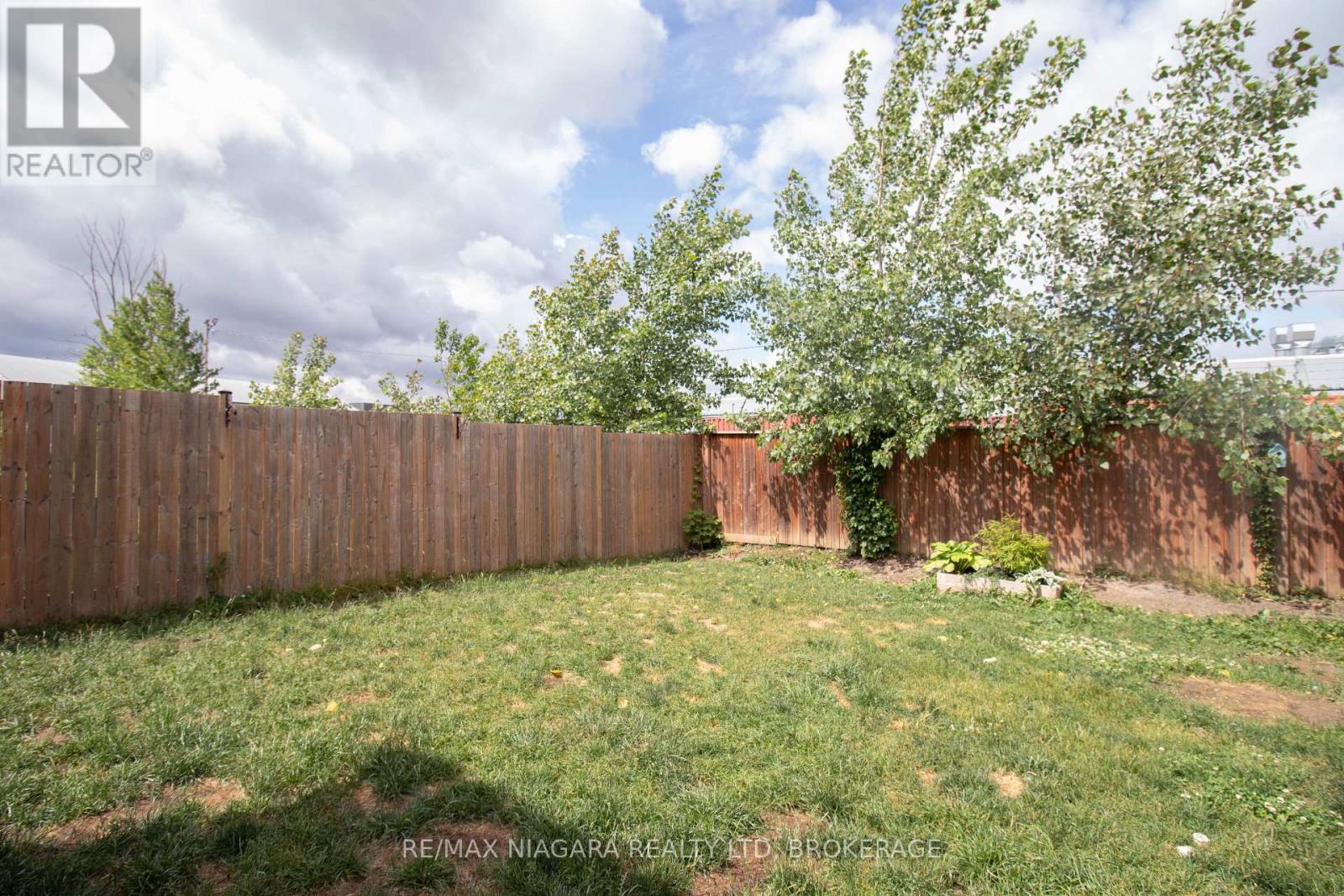 Main - 24 Manhattan Court, St. Catharines (Haig), Ontario  L2R 0B8 - Photo 31 - X12700518