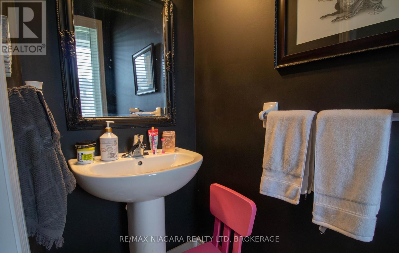 Main - 24 Manhattan Court, St. Catharines (Haig), Ontario  L2R 0B8 - Photo 5 - X12700518