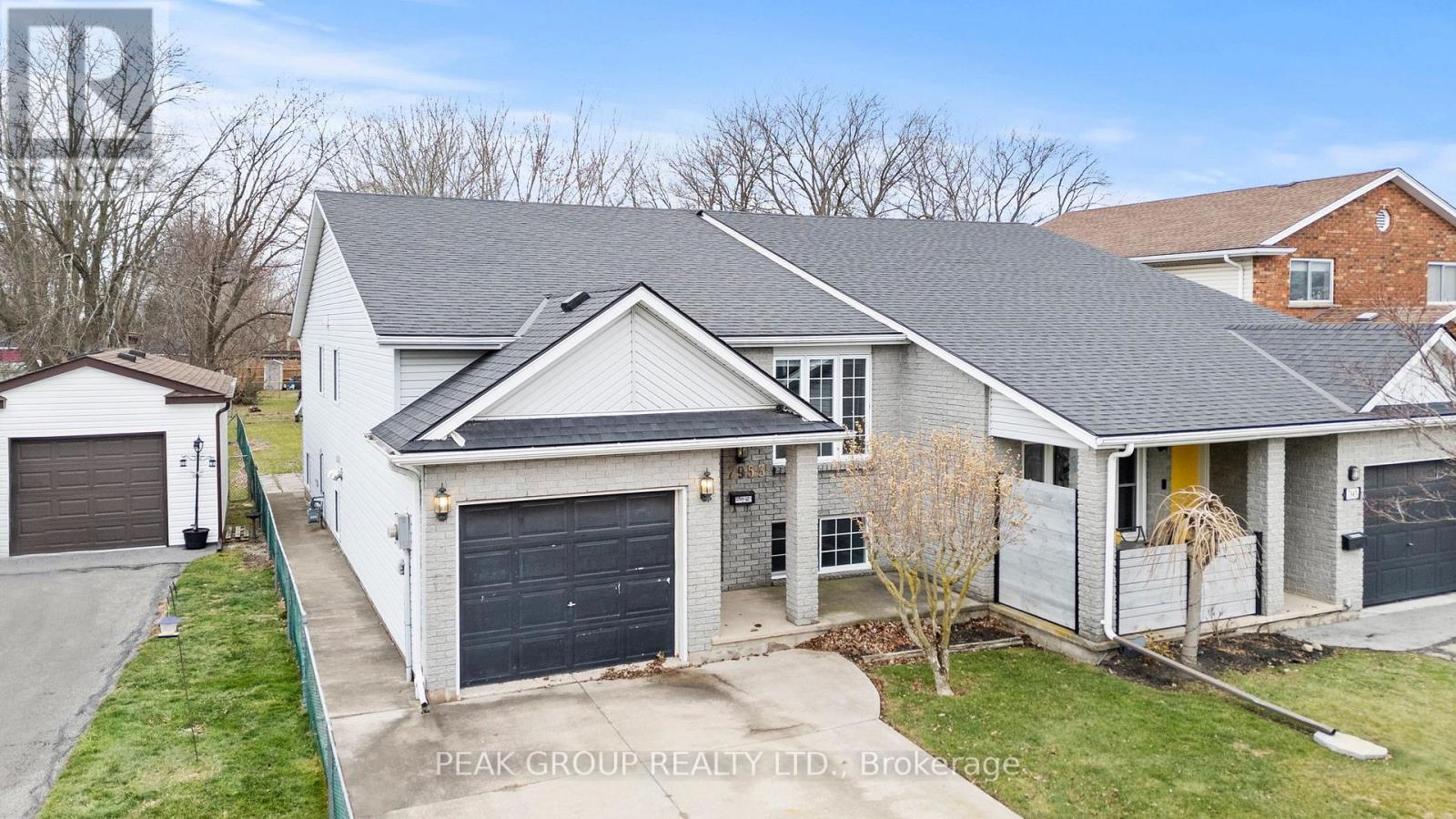 7953 Paddock Trail, Niagara Falls, Ontario  L2H 1W7 - Photo 2 - X12700522