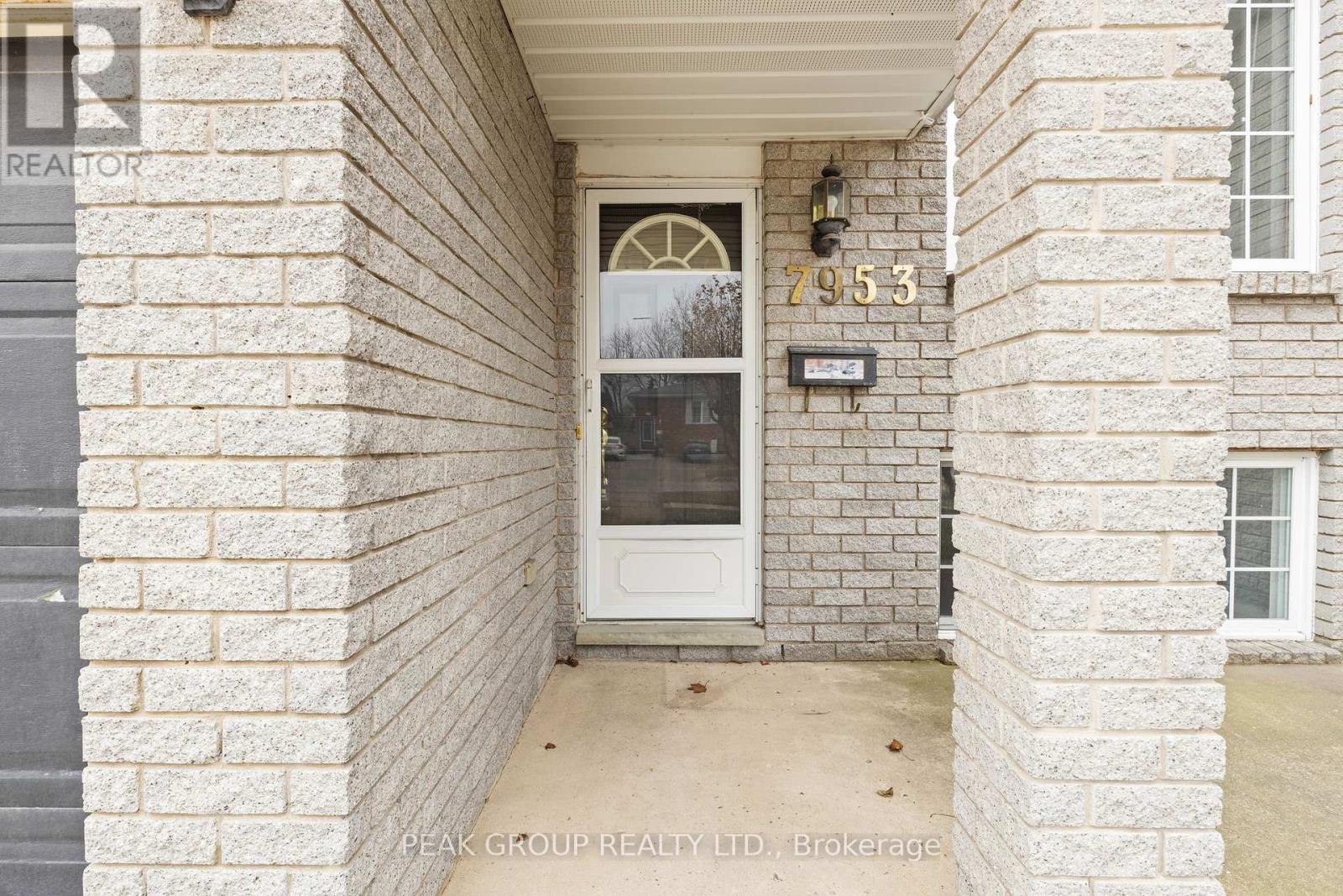 7953 Paddock Trail, Niagara Falls, Ontario  L2H 1W7 - Photo 4 - X12700522