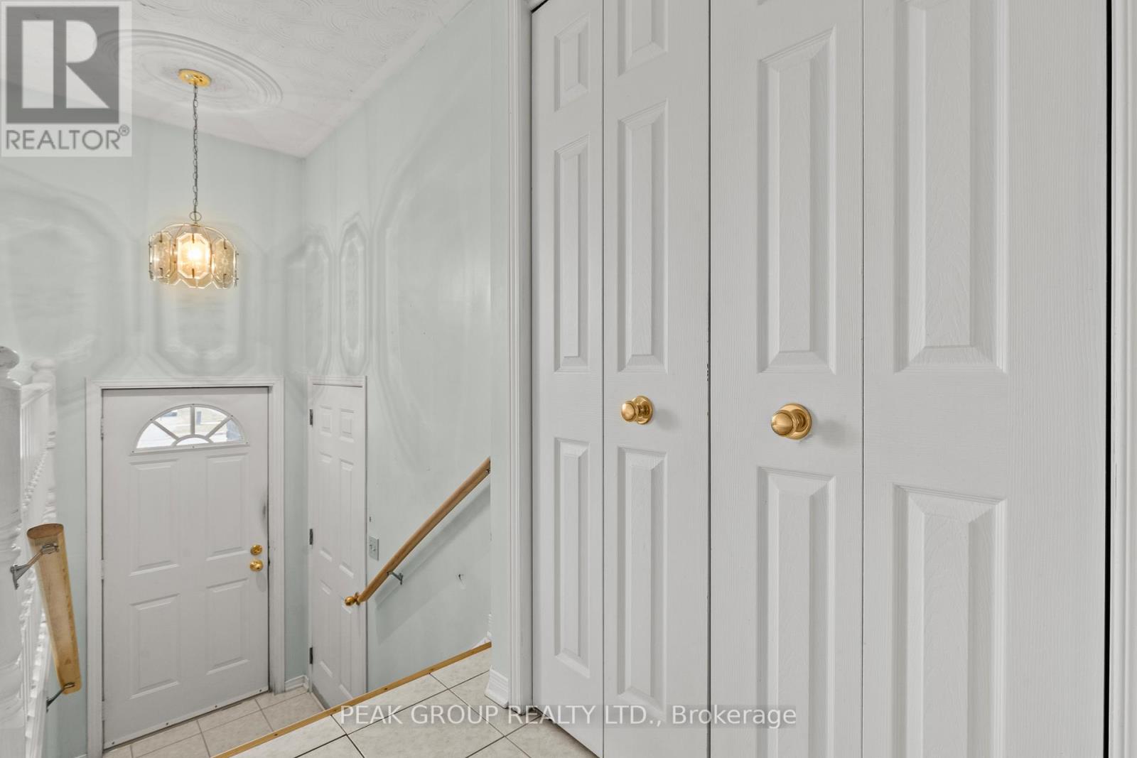 7953 Paddock Trail, Niagara Falls, Ontario  L2H 1W7 - Photo 5 - X12700522