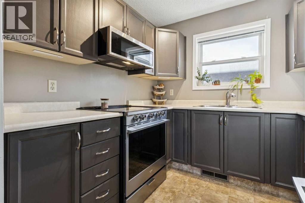 3406 Cedarille Drive Sw, Calgary, Alberta  T2W 5A9 - Photo 8 - A2278961