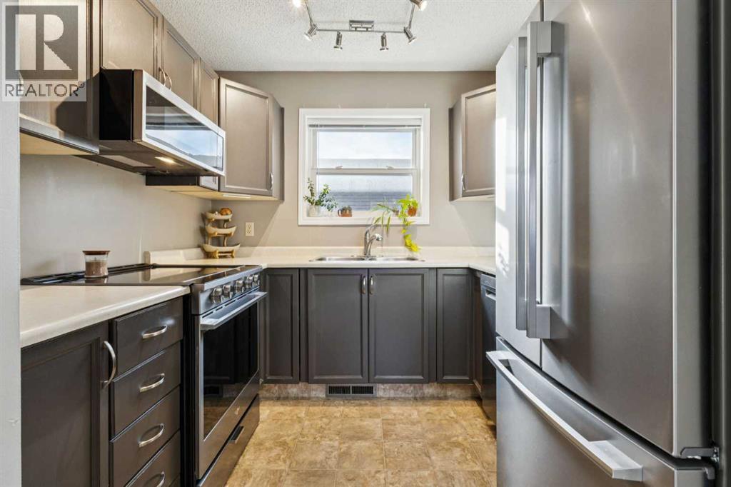 3406 Cedarille Drive Sw, Calgary, Alberta  T2W 5A9 - Photo 7 - A2278961