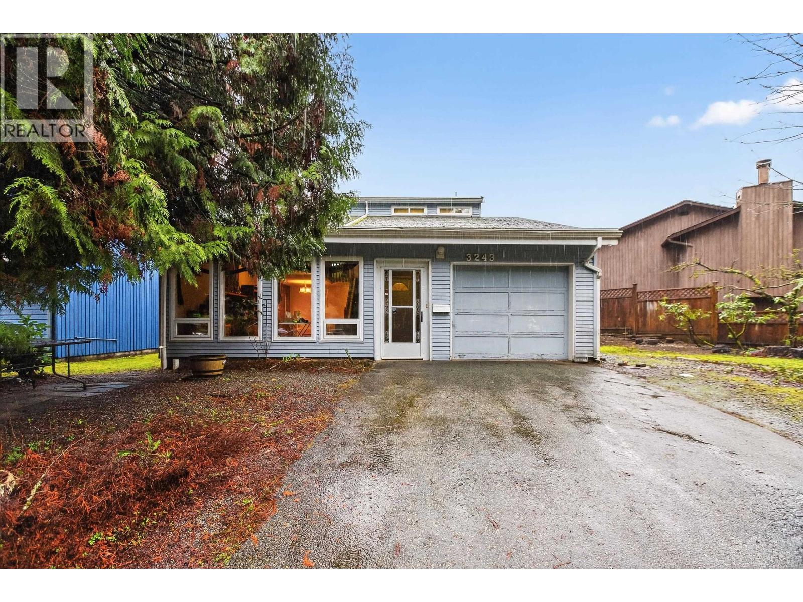 3243 SALT SPRING AVENUE, Coquitlam, British Columbia
