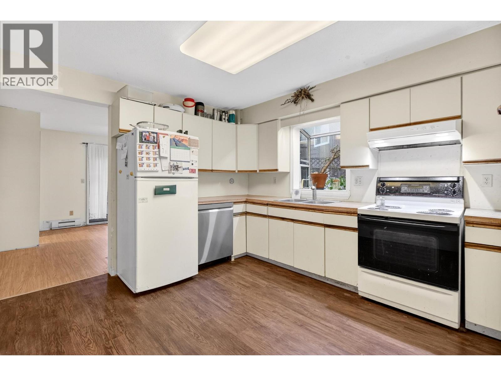 3243 Salt Spring Avenue, Coquitlam, British Columbia  V3E 1E7 - Photo 10 - R3079901