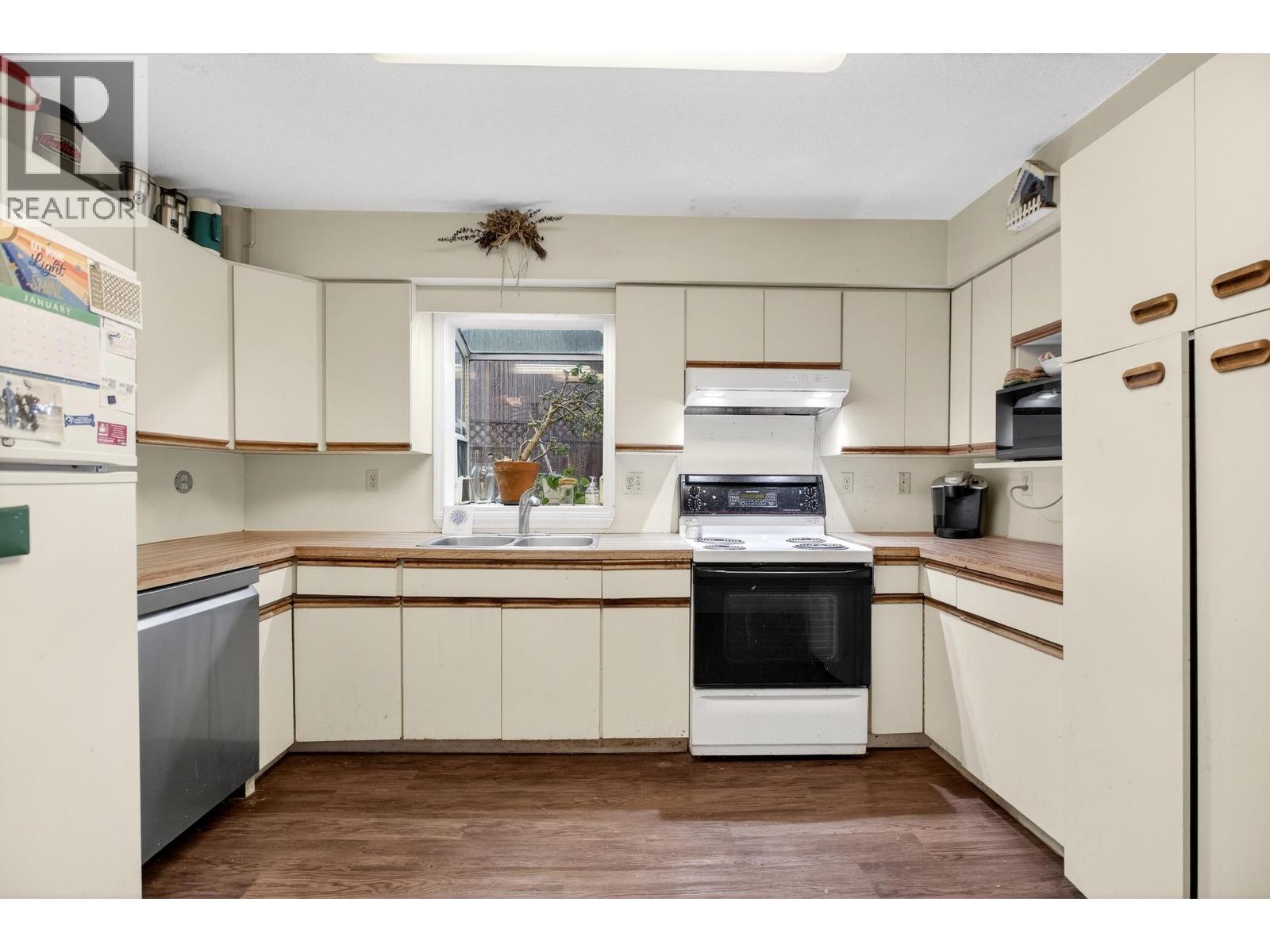 3243 Salt Spring Avenue, Coquitlam, British Columbia  V3E 1E7 - Photo 9 - R3079901