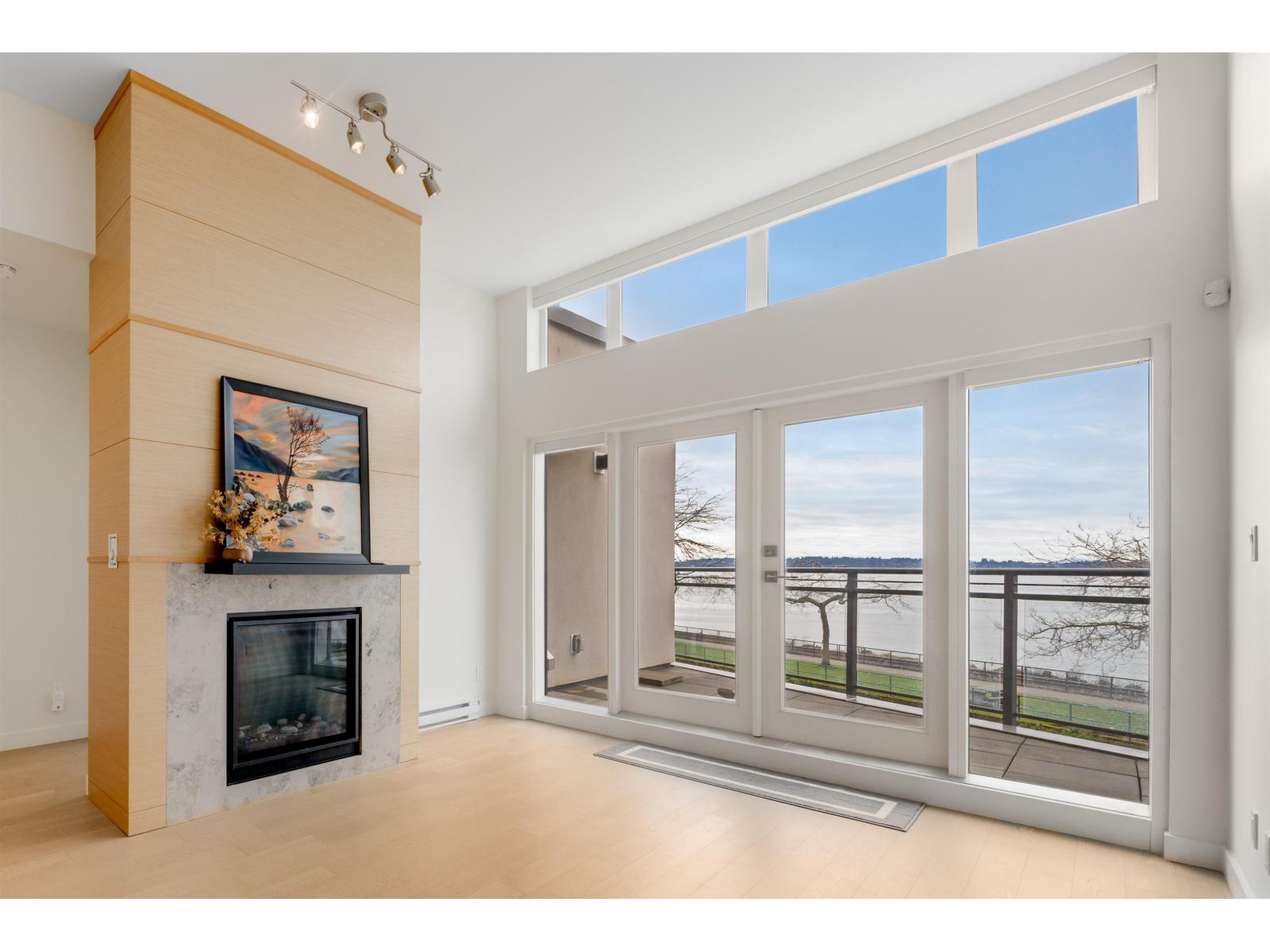 301 1150 Oxford Street, White Rock, British Columbia  V4B 0B3 - Photo 1 - R3079881