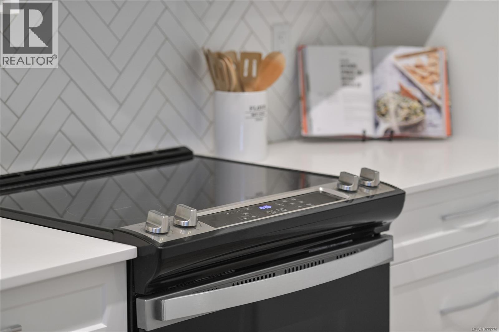 203 9716 Third St, Sidney, British Columbia  V8L 3A2 - Photo 18 - 1023275