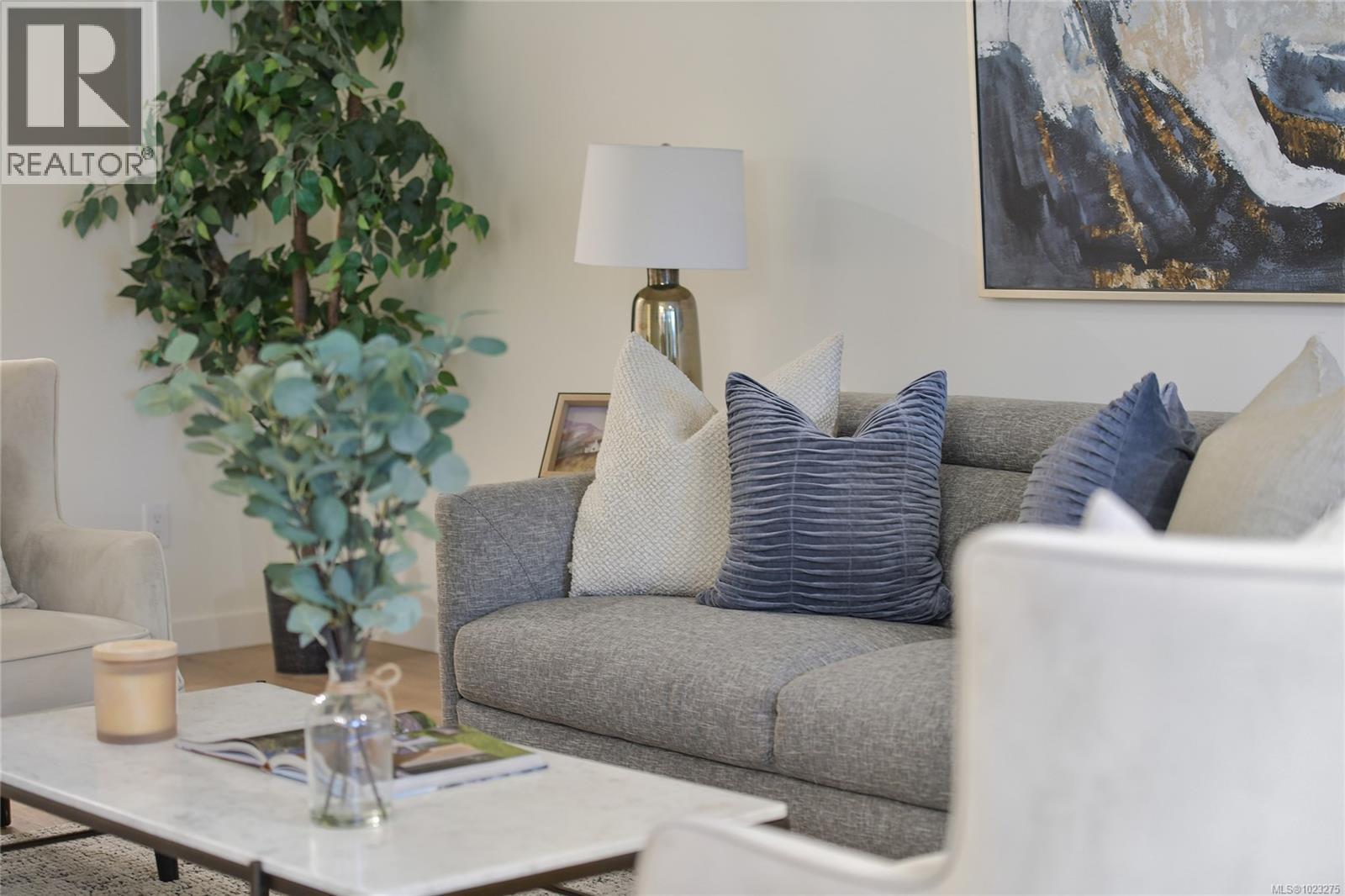 203 9716 Third St, Sidney, British Columbia  V8L 3A2 - Photo 3 - 1023275