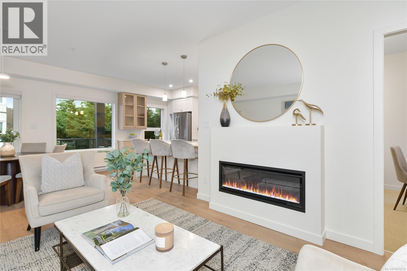 203 9716 Third St, Sidney, British Columbia  V8L 3A2 - Photo 4 - 1023275