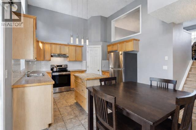 22 Country Hills Cove Nw, Calgary, Alberta  T3K 5G8 - Photo 3 - A2278004