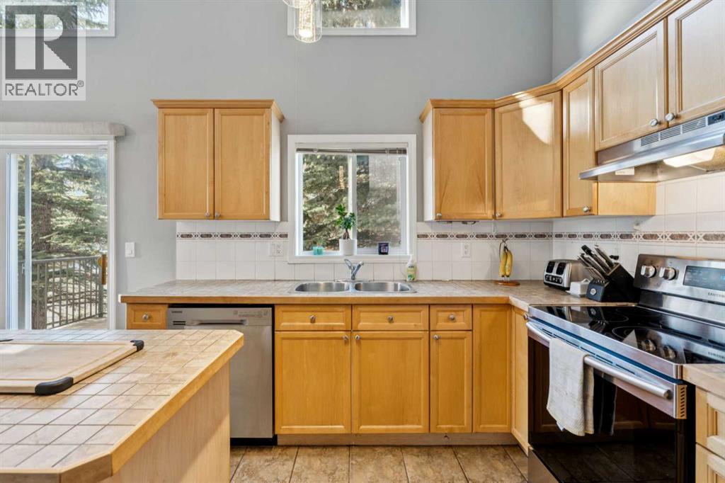 22 Country Hills Cove Nw, Calgary, Alberta  T3K 5G8 - Photo 5 - A2278004