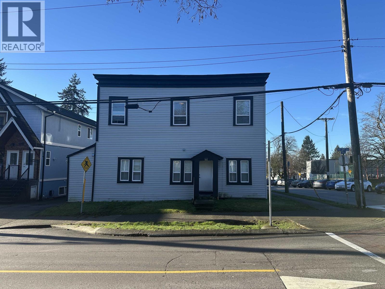 634 N Tenth Street, New Westminster, British Columbia  V3M 3Z8 - Photo 1 - R3078734