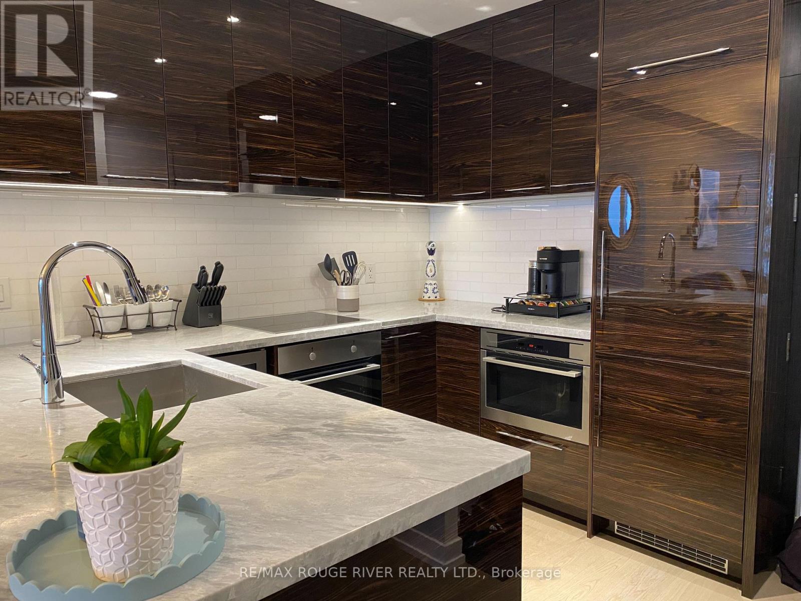 2411 - 488 University Avenue, Toronto, Ontario  M5G 0C1 - Photo 10 - C12700488