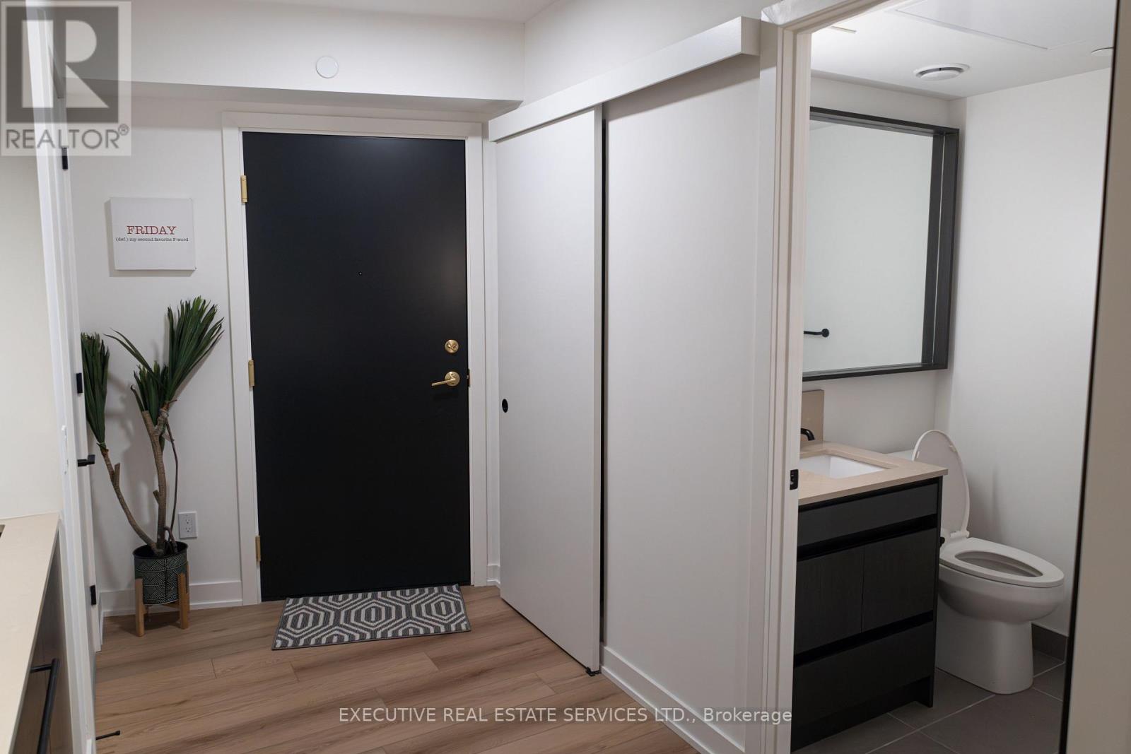 #201 - 5 Lakeview Avenue, Toronto, Ontario  M6J 0H3 - Photo 1 - C12700496