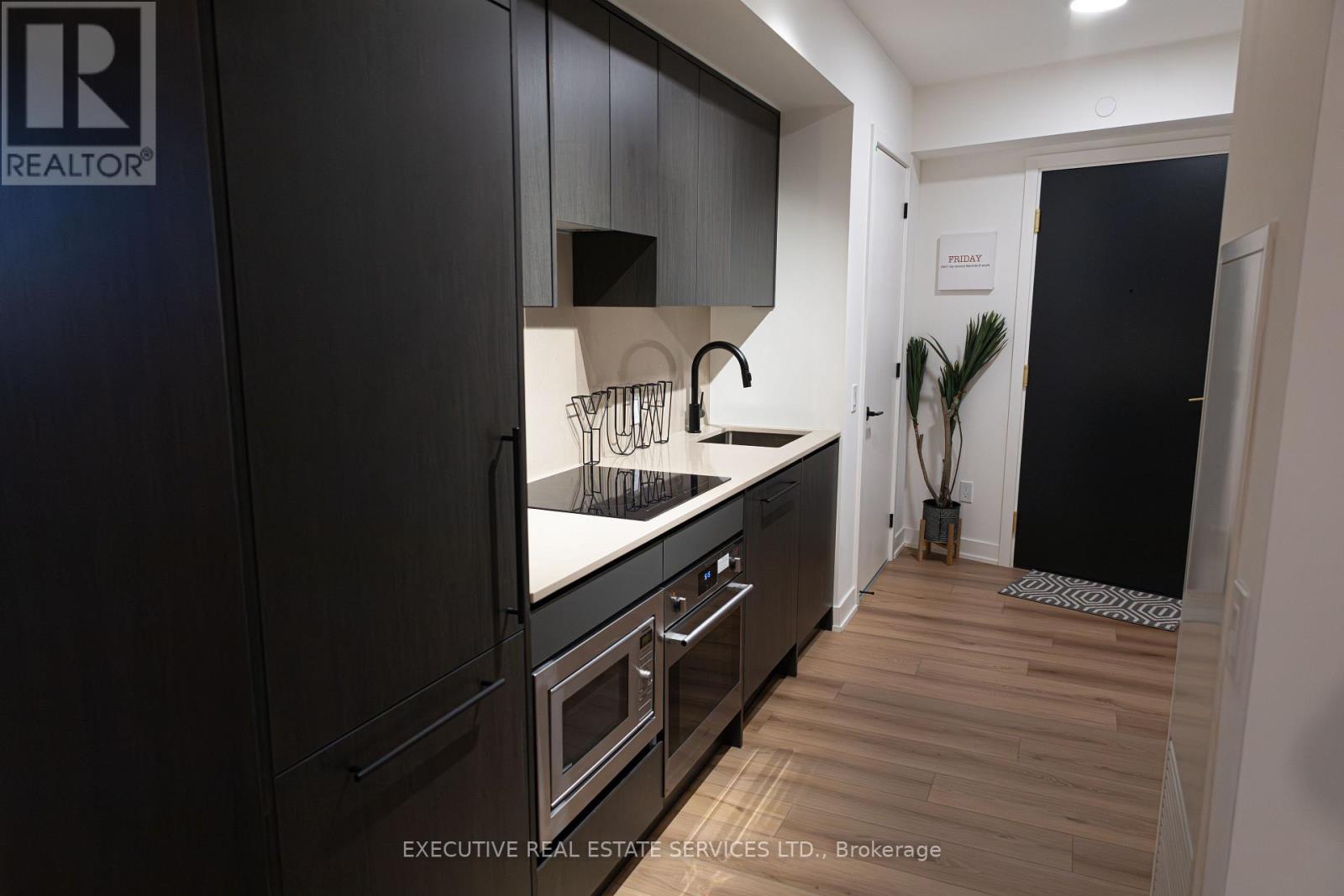 #201 - 5 Lakeview Avenue, Toronto, Ontario  M6J 0H3 - Photo 2 - C12700496