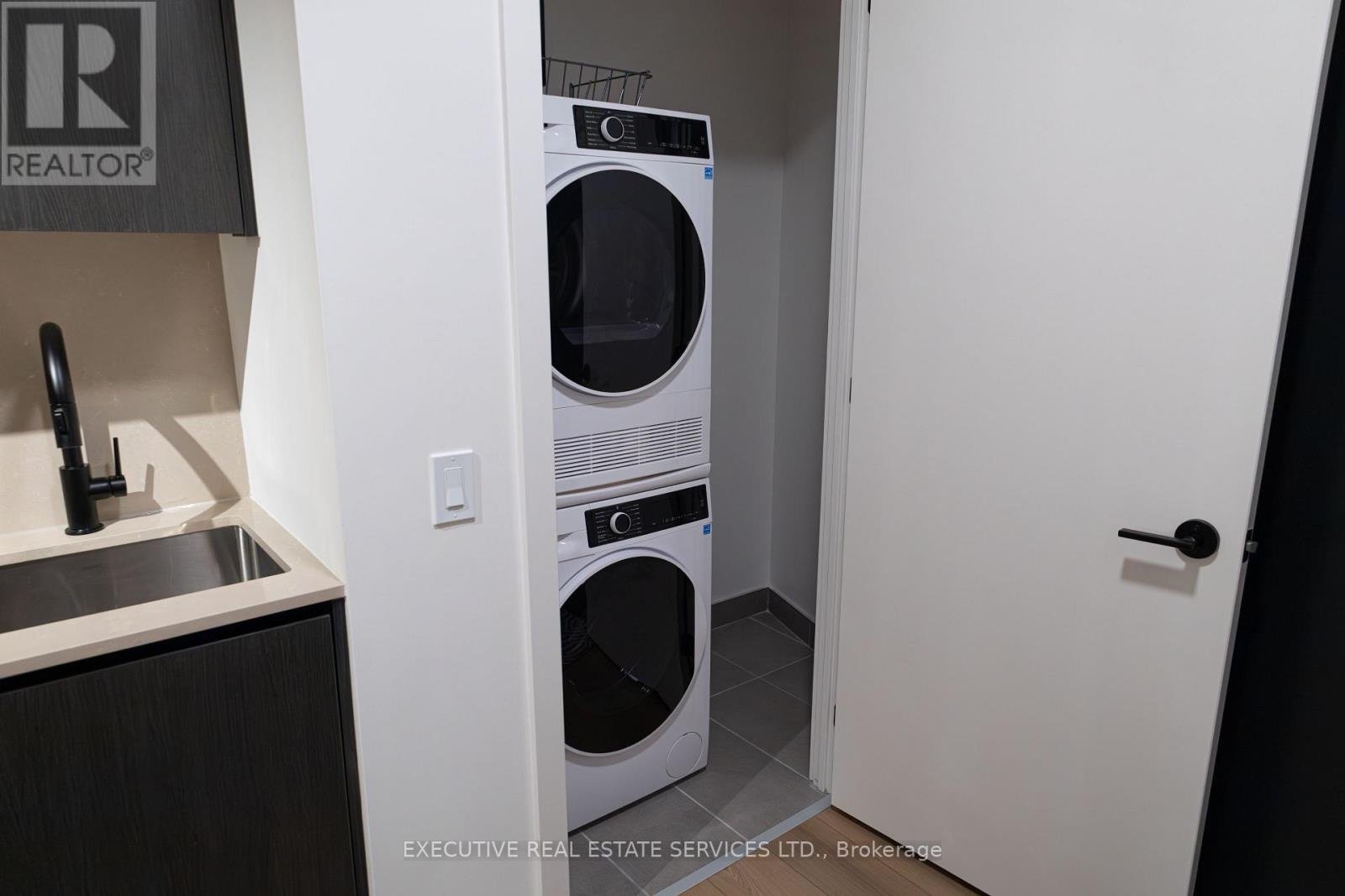 #201 - 5 Lakeview Avenue, Toronto, Ontario  M6J 0H3 - Photo 3 - C12700496