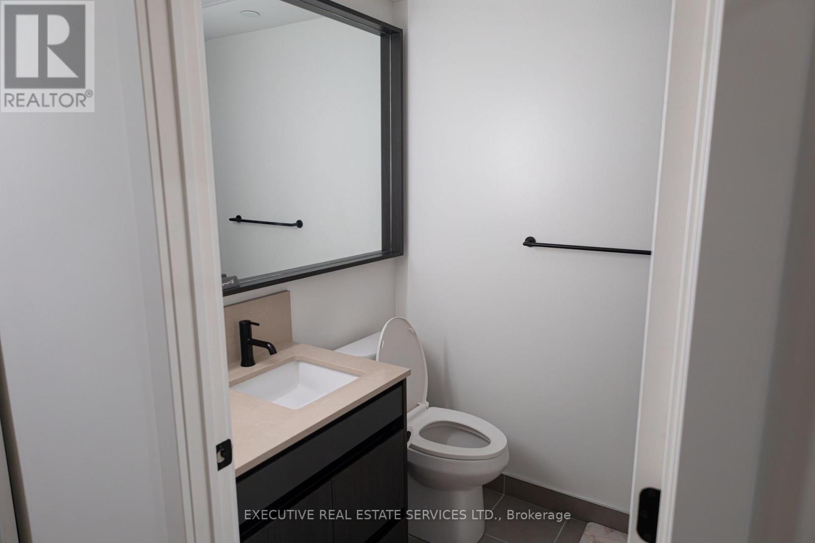 #201 - 5 Lakeview Avenue, Toronto, Ontario  M6J 0H3 - Photo 4 - C12700496