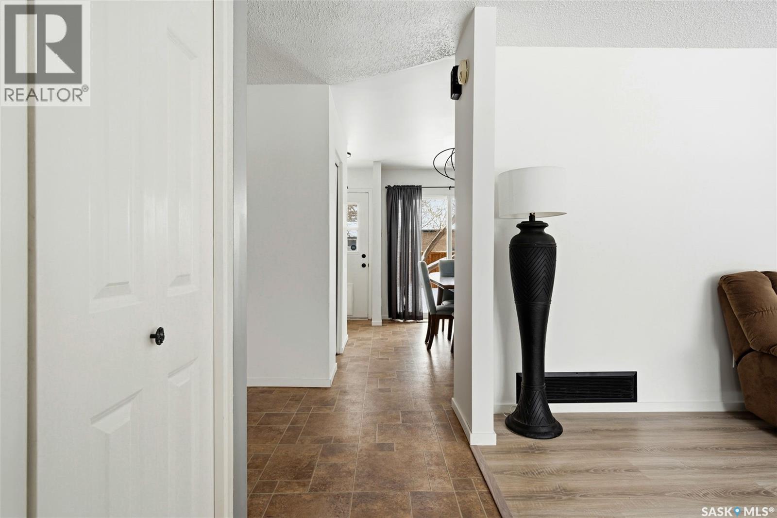 15 Rutley Street, Regina, Saskatchewan  S4R 5Y5 - Photo 6 - SK026837