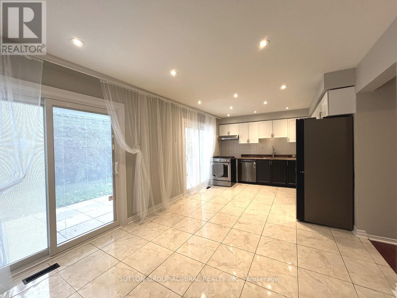 71 Covent Crescent, Aurora, Ontario  L4G 6R1 - Photo 5 - N12700482