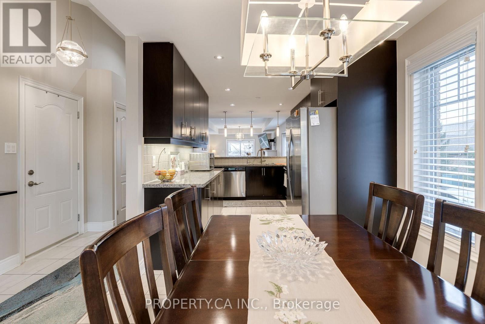 204 Ridge Way, New Tecumseth (Alliston), Ontario  L9R 0K5 - Photo 5 - N12700538