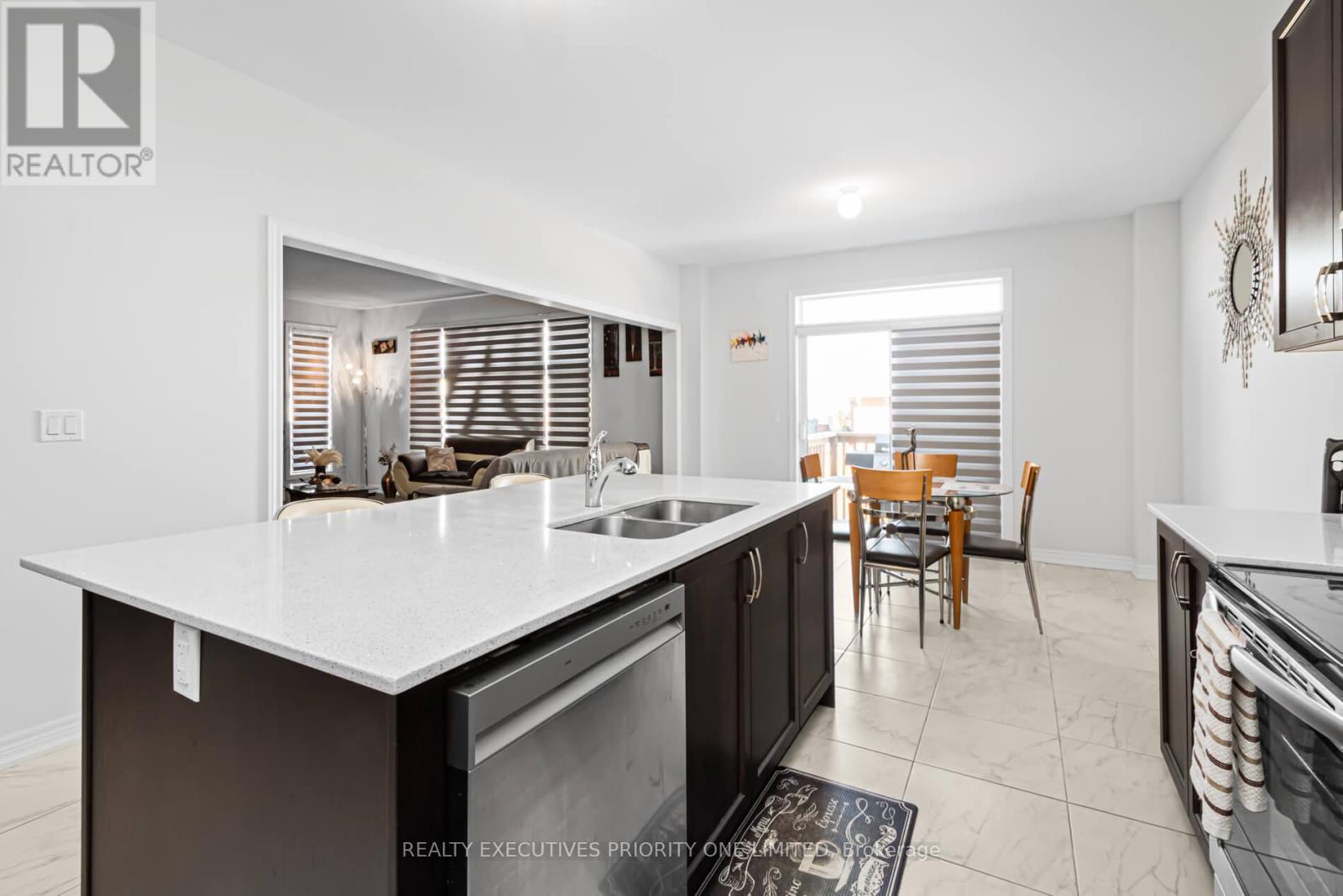 30 Sam Battaglia Crescent, Georgina, Ontario  L0E 1R0 - Photo 9 - N12700566