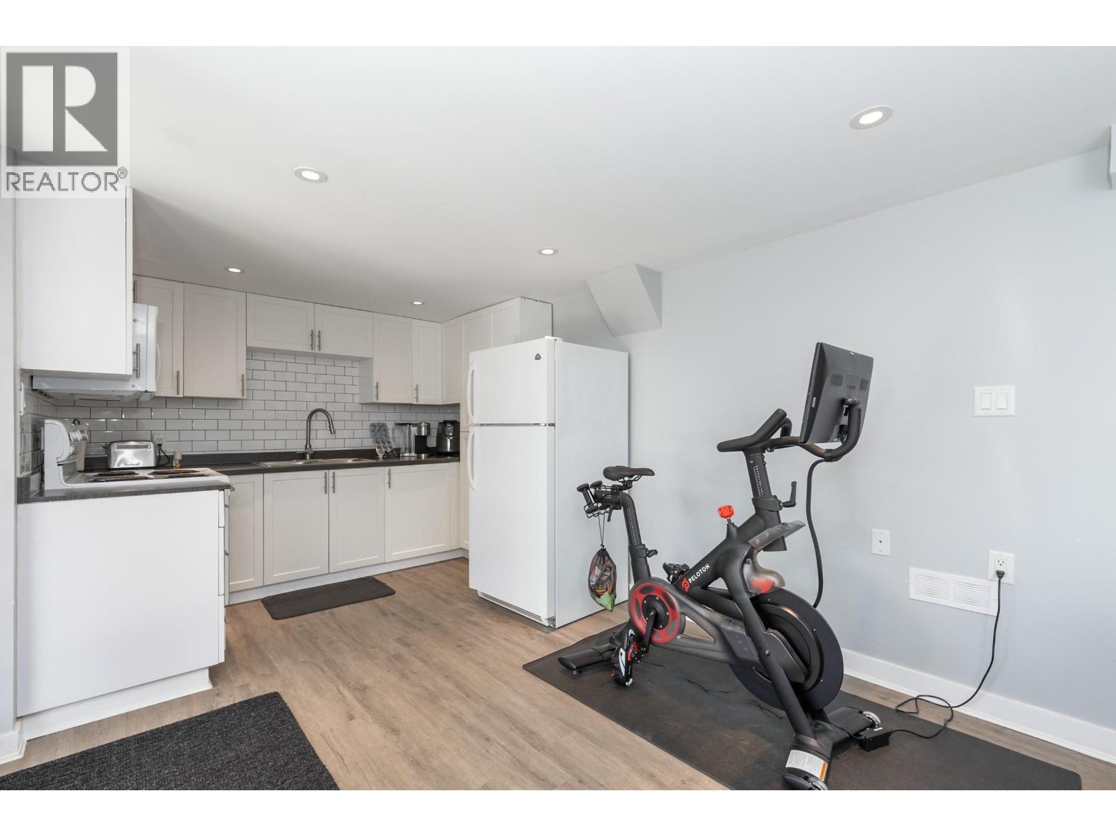 1020 Stewart Avenue, Coquitlam, British Columbia  V3K 2N6 - Photo 19 - R3079279