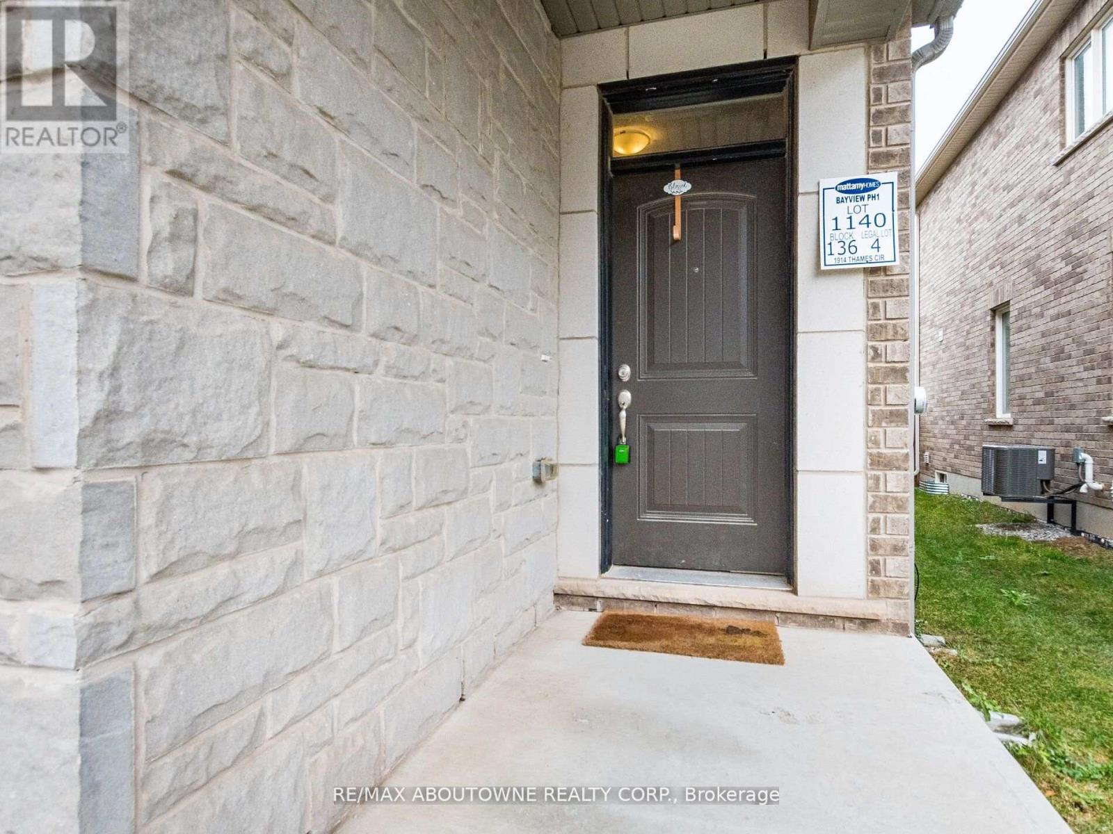 1914 Thames Circle, Milton, Ontario  L9E 1Y9 - Photo 7 - W12700466