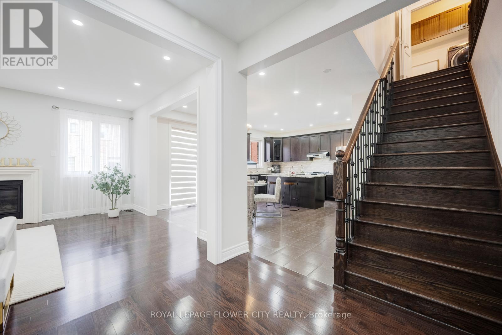 6 Villadowns Trail, Brampton, Ontario  L6R 3V5 - Photo 10 - W12700554