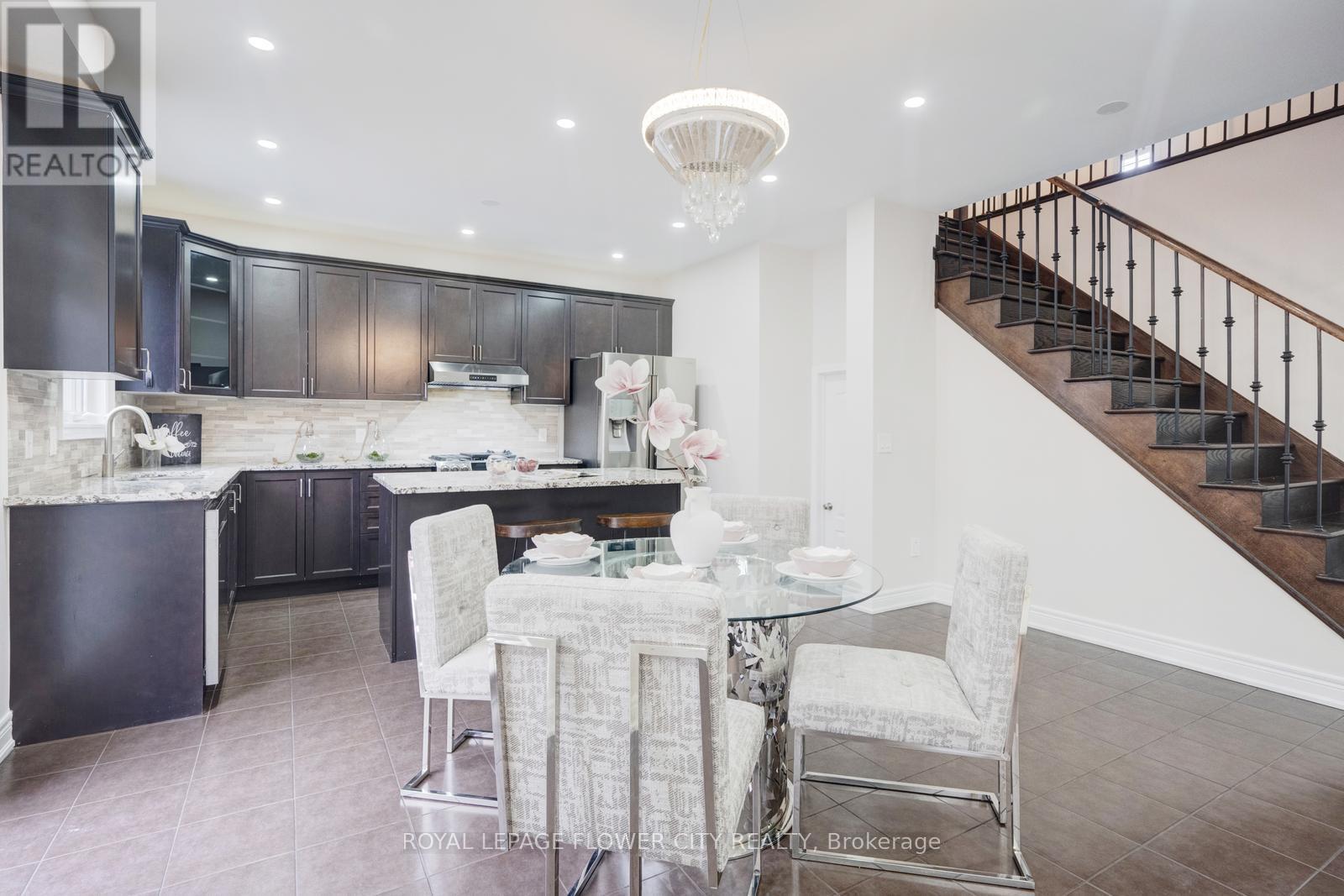 6 Villadowns Trail, Brampton, Ontario  L6R 3V5 - Photo 11 - W12700554