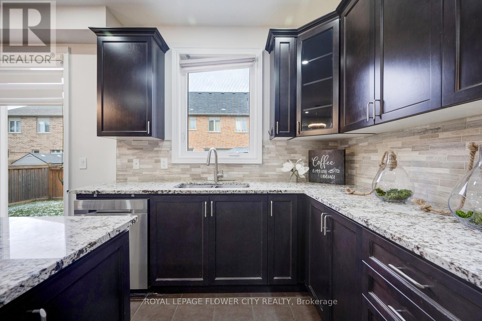 6 Villadowns Trail, Brampton, Ontario  L6R 3V5 - Photo 15 - W12700554