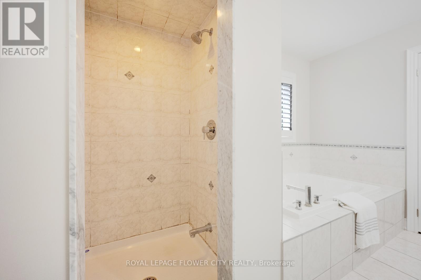 6 Villadowns Trail, Brampton, Ontario  L6R 3V5 - Photo 35 - W12700554