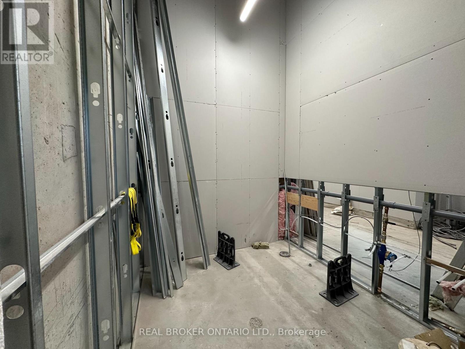 206 King Street W, Hamilton, Ontario  L8P 1A5 - Photo 5 - X12444693