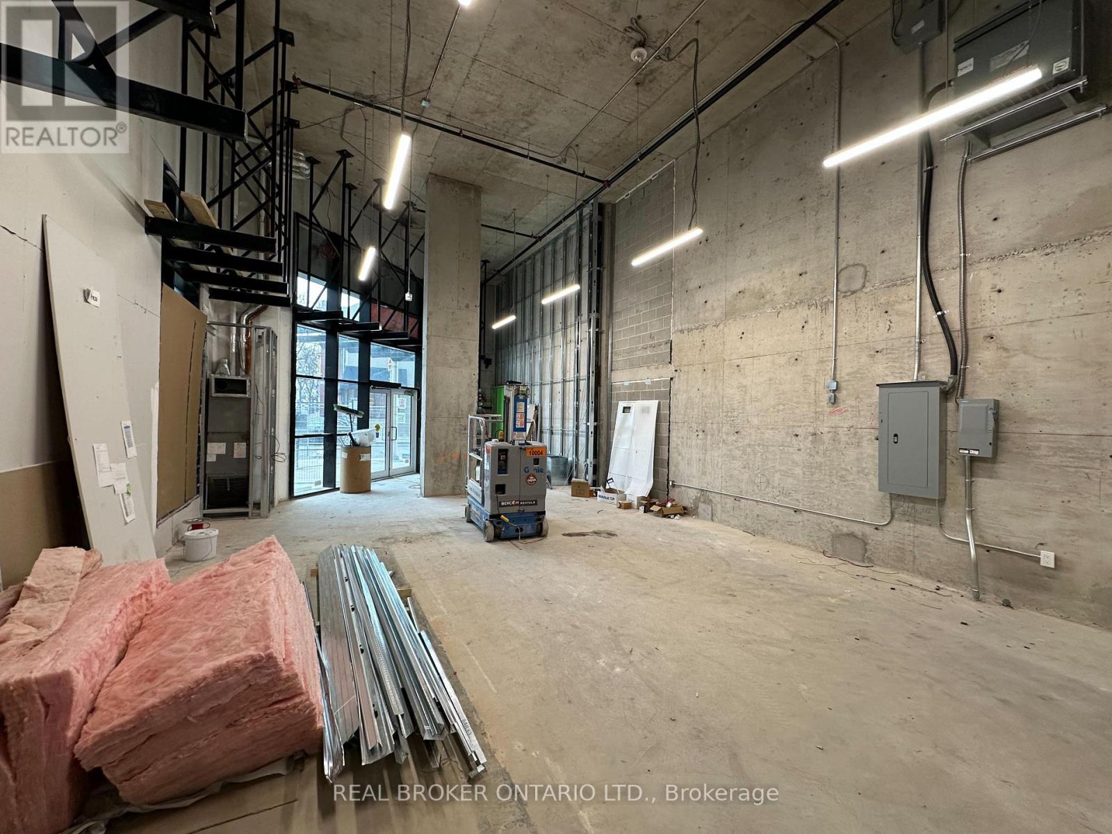 206 King Street W, Hamilton, Ontario  L8P 1A5 - Photo 4 - X12444694