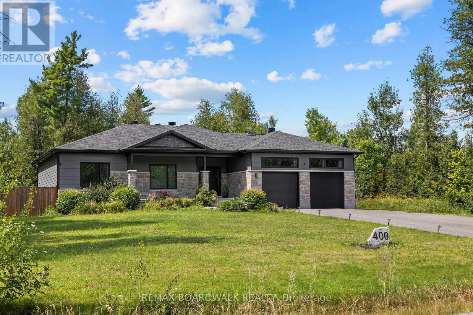 400 CINNAMON CRESCENT, Ottawa, Ontario