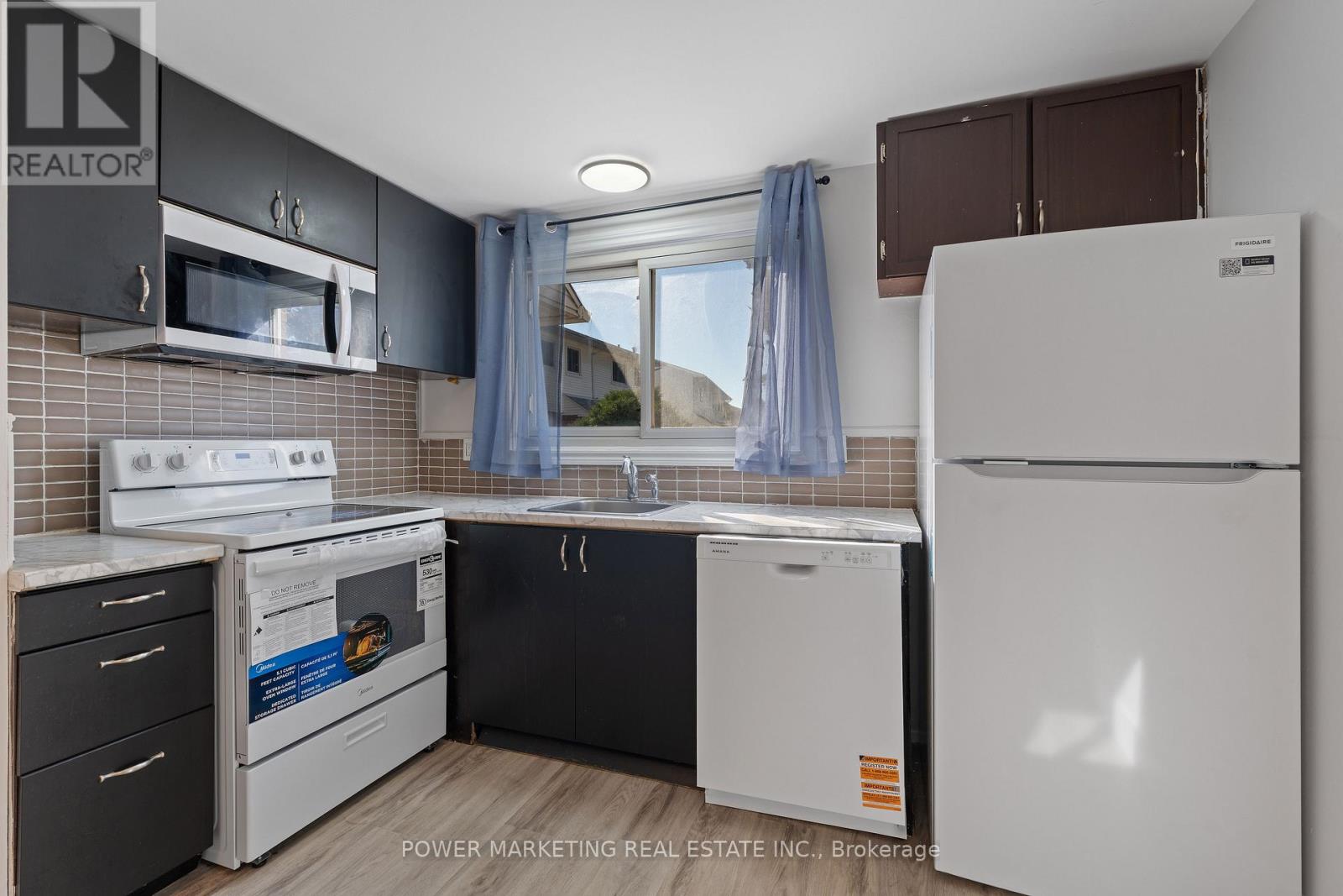 182 - 1045 Morrison Drive, Ottawa, Ontario  K2H 7L2 - Photo 8 - X12700640