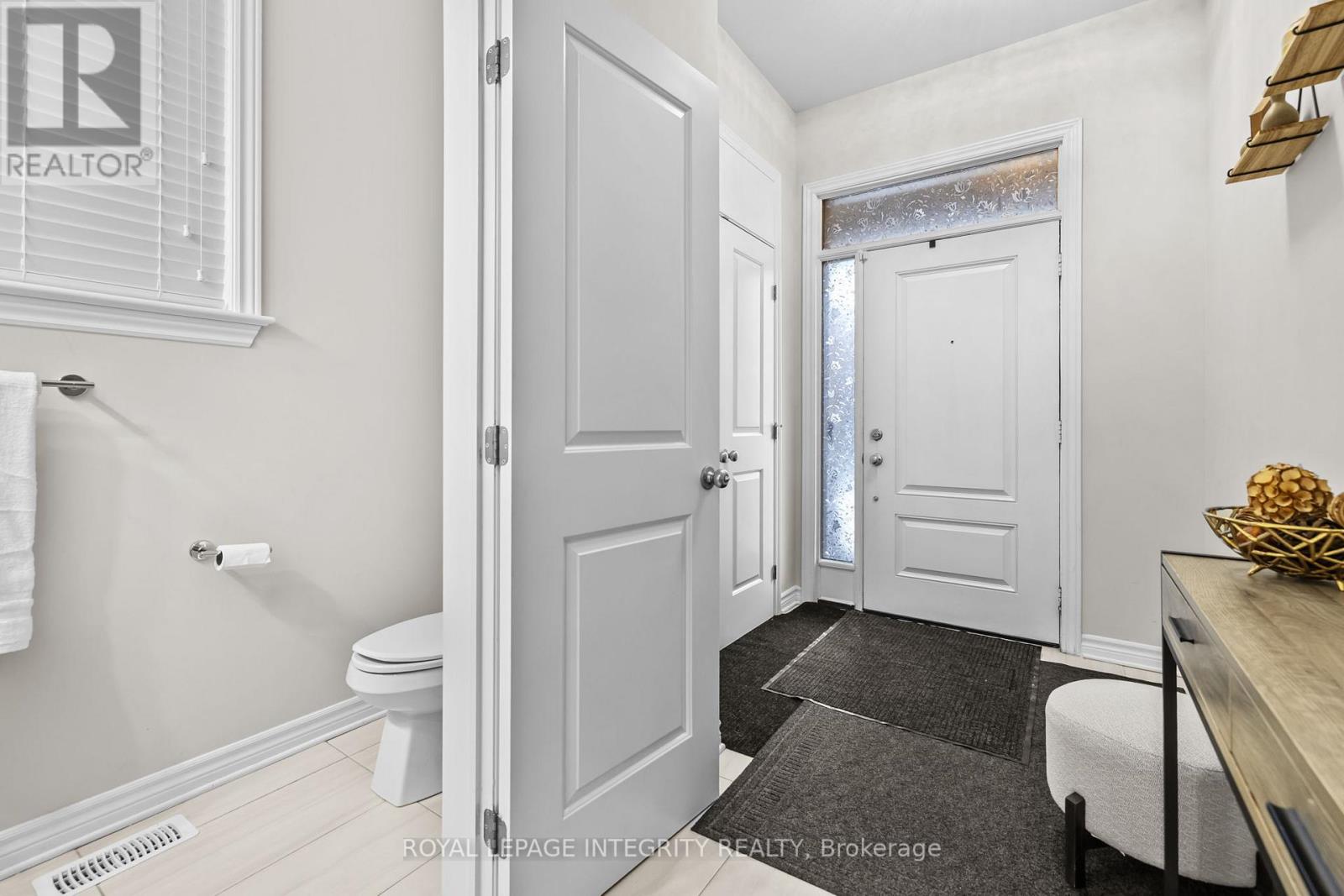 103 Nepeta Crescent, Ottawa, Ontario  K1T 0S5 - Photo 2 - X12700732