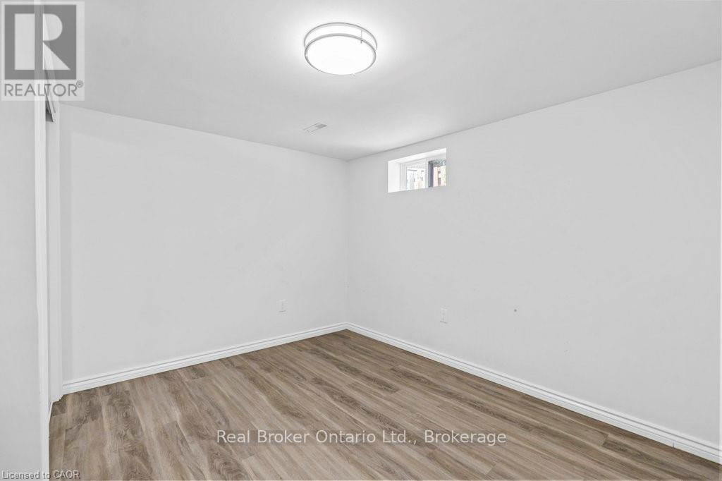 Lower Unit - 326 East 19th Street, Hamilton, Ontario  L9A 4S8 - Photo 12 - X12700718