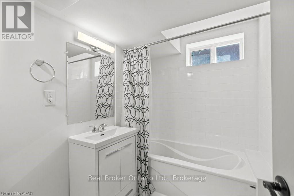 Lower Unit - 326 East 19th Street, Hamilton, Ontario  L9A 4S8 - Photo 15 - X12700718