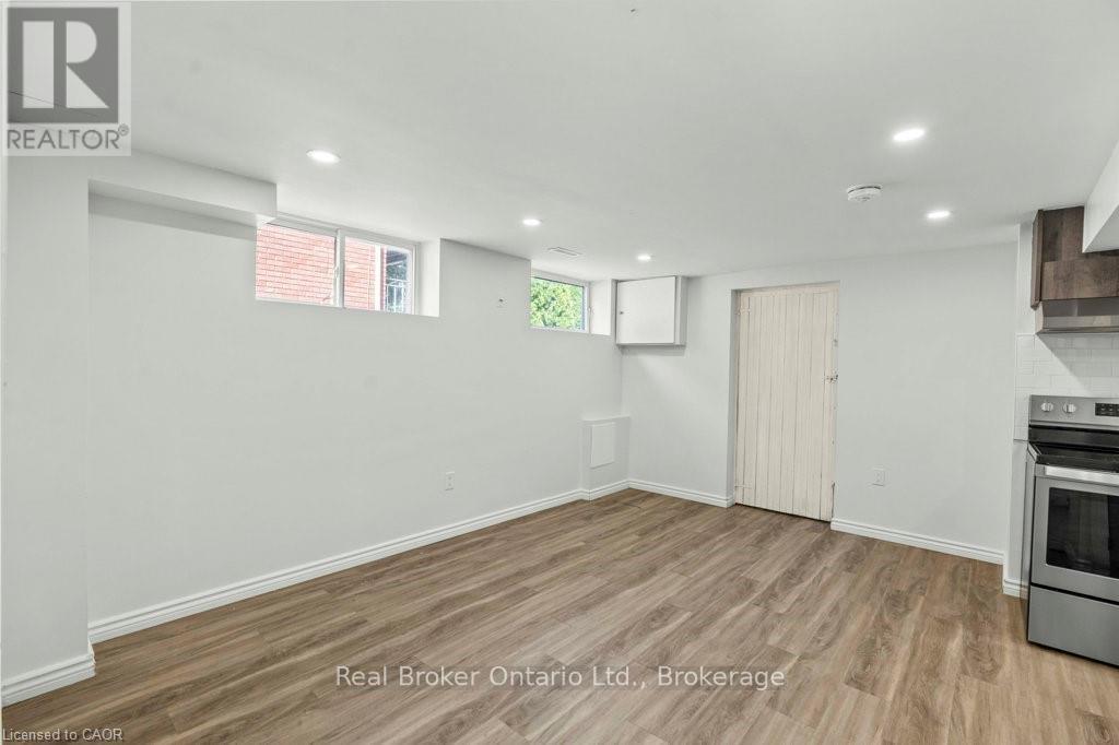 Lower Unit - 326 East 19th Street, Hamilton, Ontario  L9A 4S8 - Photo 4 - X12700718