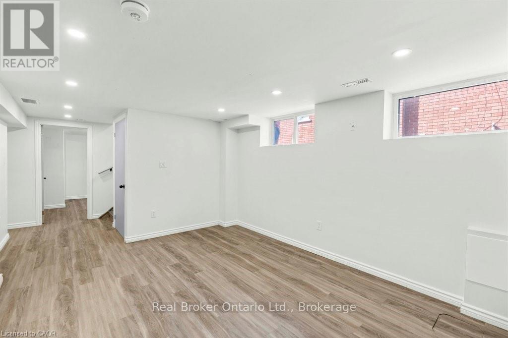 Lower Unit - 326 East 19th Street, Hamilton, Ontario  L9A 4S8 - Photo 5 - X12700718