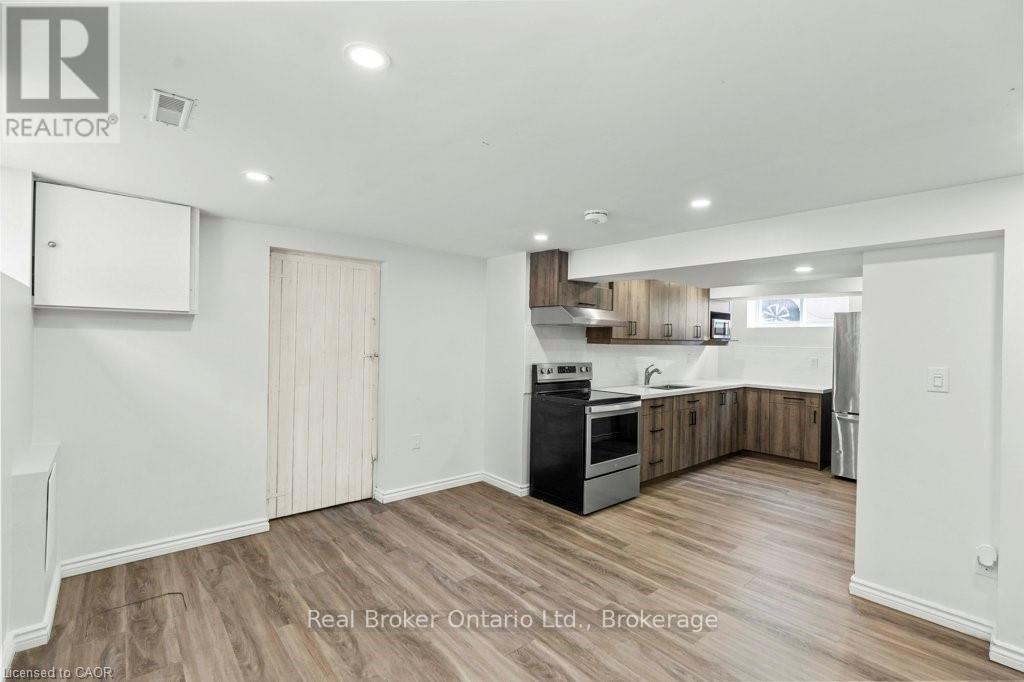 Lower Unit - 326 East 19th Street, Hamilton, Ontario  L9A 4S8 - Photo 6 - X12700718