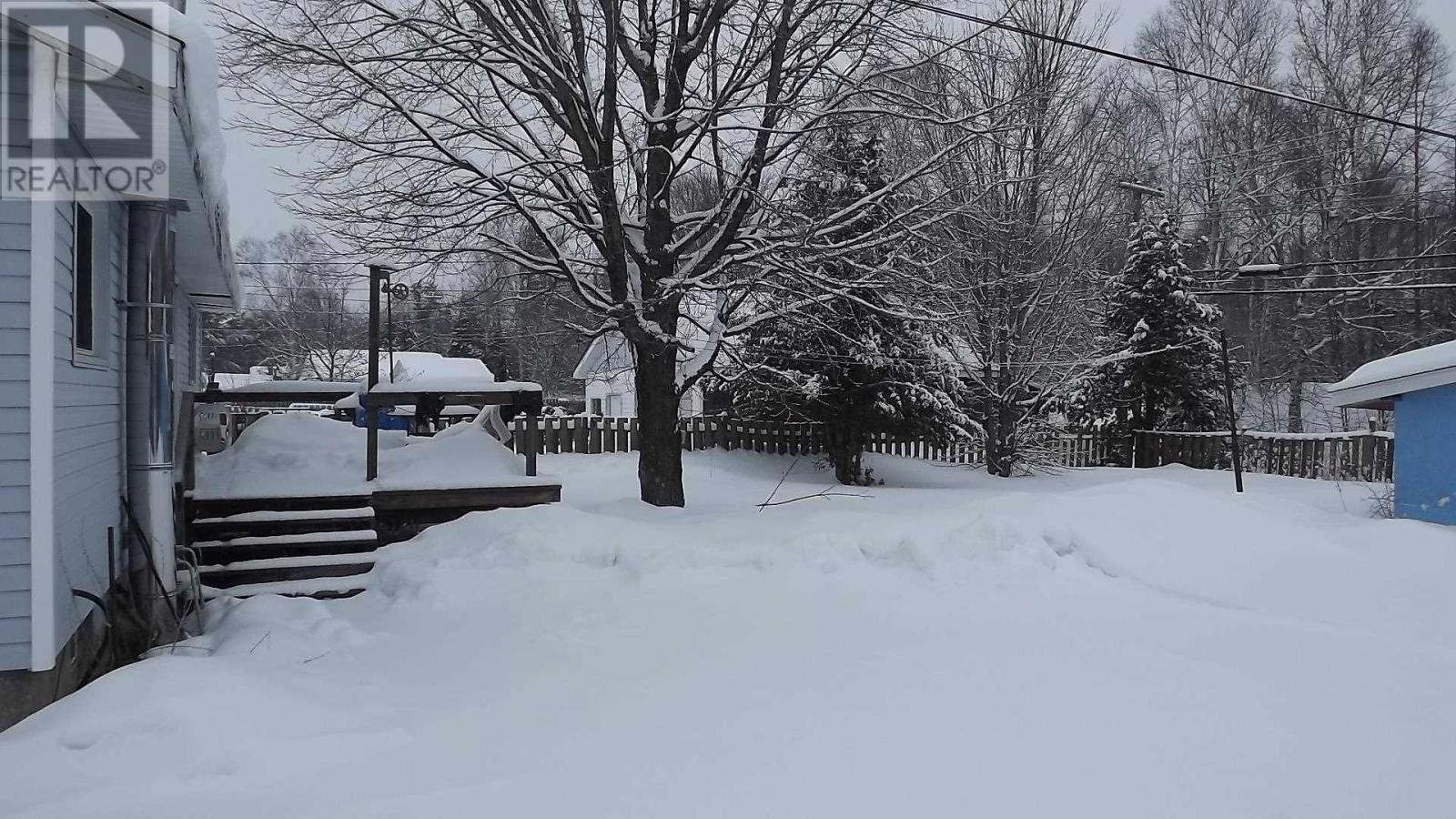 223 Mississauga Ave, Elliot Lake, Ontario  P5A 1E3 - Photo 3 - SM260108